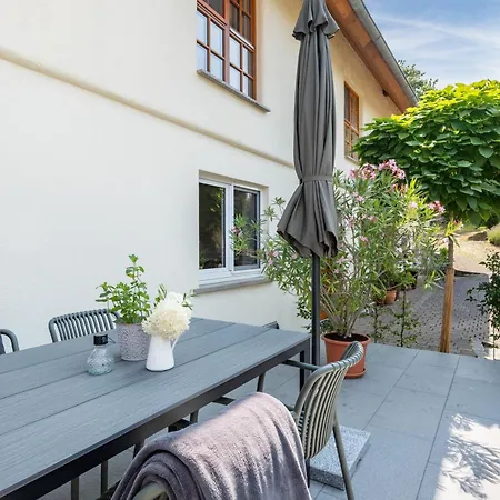Am Brunnen Apartment *